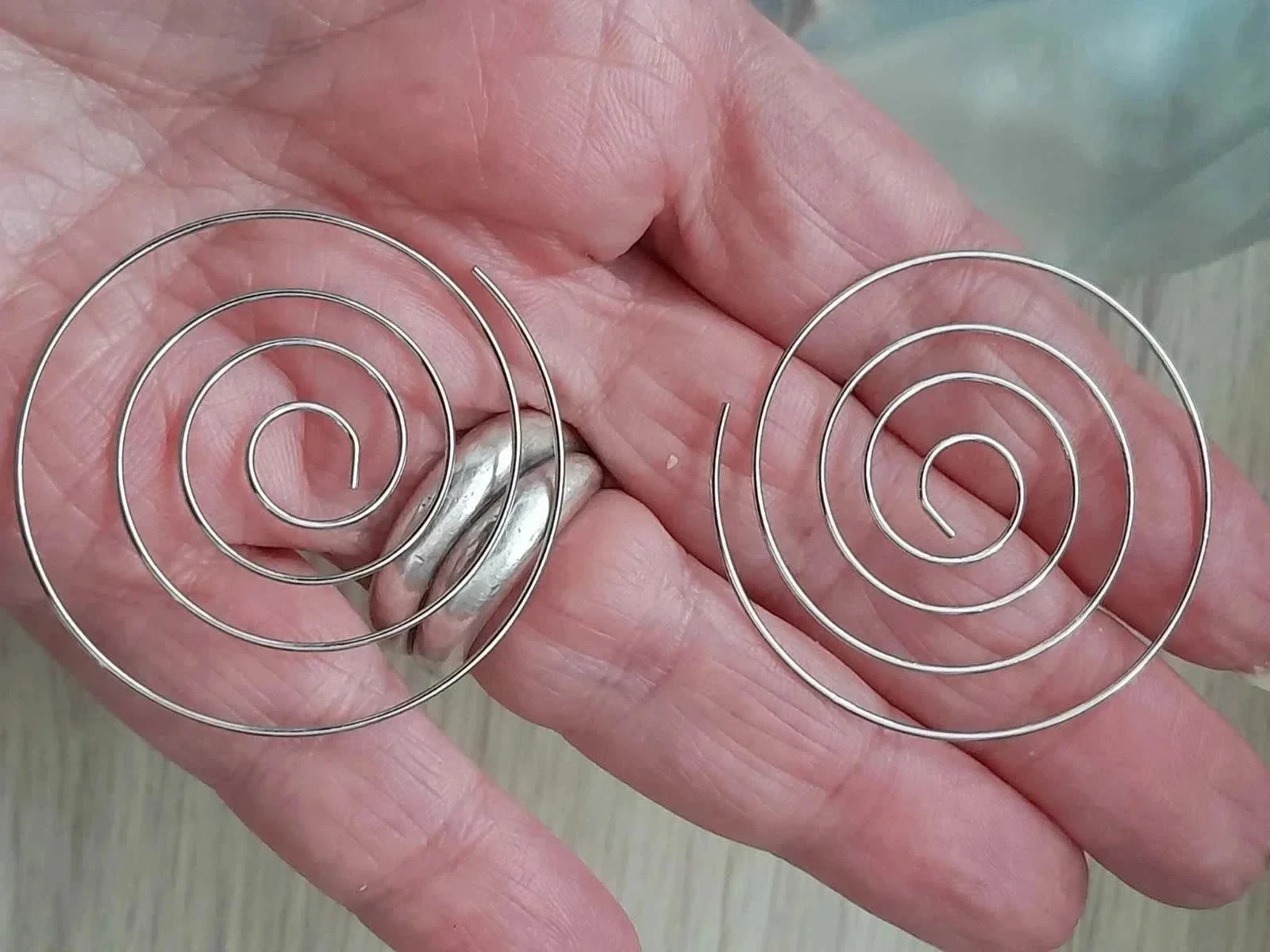 Pendientes en espiral, acero inoxidable, color plateado – photo 3